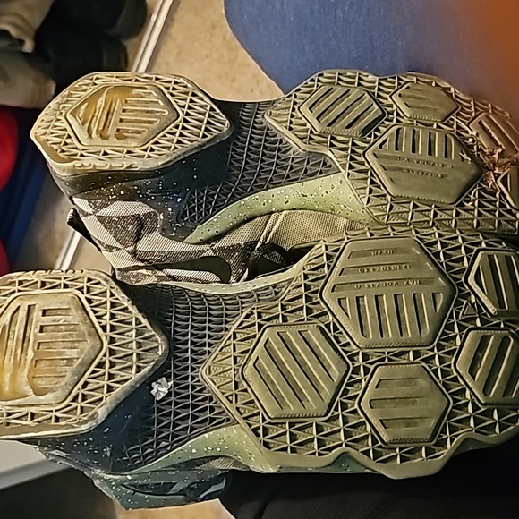 Nike shoes - Picture 4 of 4